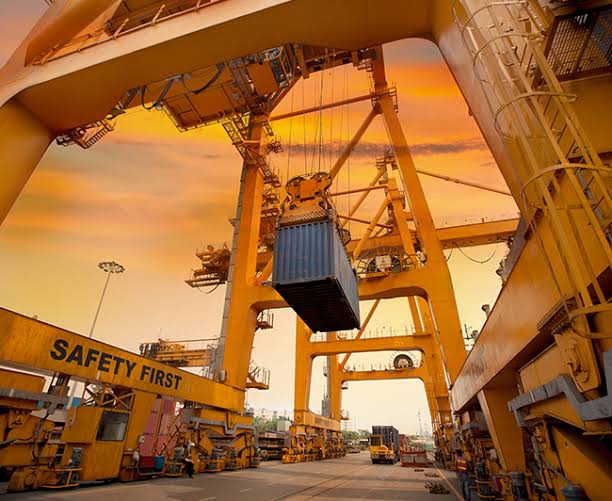 High cube and half height container transport